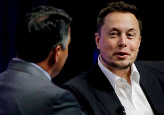 אילון מאסק ישאר בטסלה לפחות עוד עשר שנים תחת חוזה "הכל או כלום" אסטרונומי