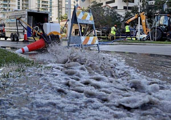 "לא הגיוני שהנטל הכלכלי יפול עלינו": תושבי פורט לודרדייל נאלצים להרתיח מי שתייה