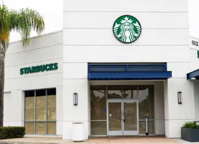 סטארבקס סגרה מאות בתי קפה ופיטרה אלפי עובדים בשבוע אחד – "פרויקט בלום" הסודי מאחורי הקריסה