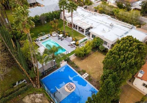 אם הקירות יכלו לספר מה התחולל שם: בית ההוללות של ג'יימי פוקס עומד למכירה בלב טרזנה