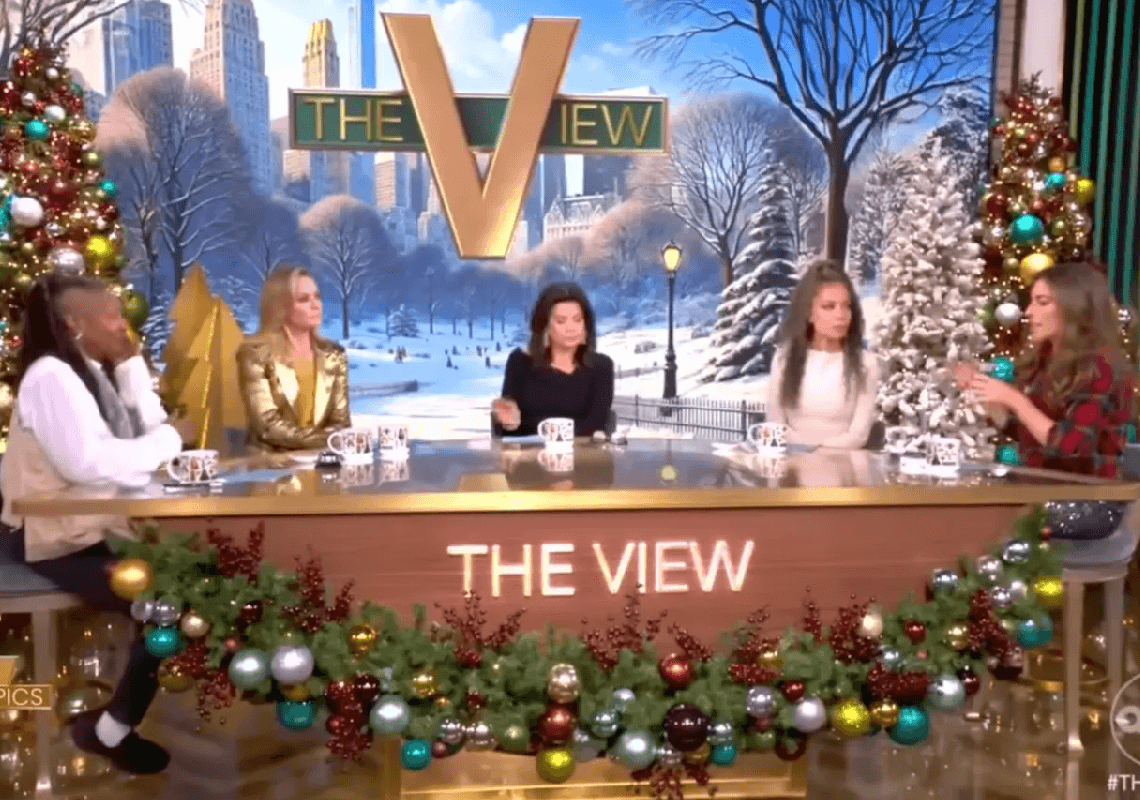 אחת המבקרות החריפות של טראמפ מבטיחה: אם הוא ישחרר את החטופים הישראלים - אחבוש כובע MAGA