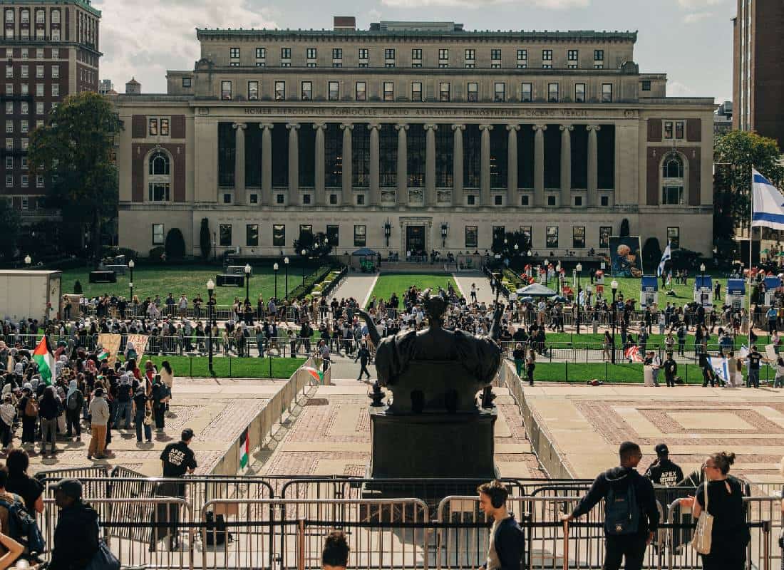 מחלוקת: האם תוכניות DEI מסייעות או פוגעות בסטודנטים יהודים