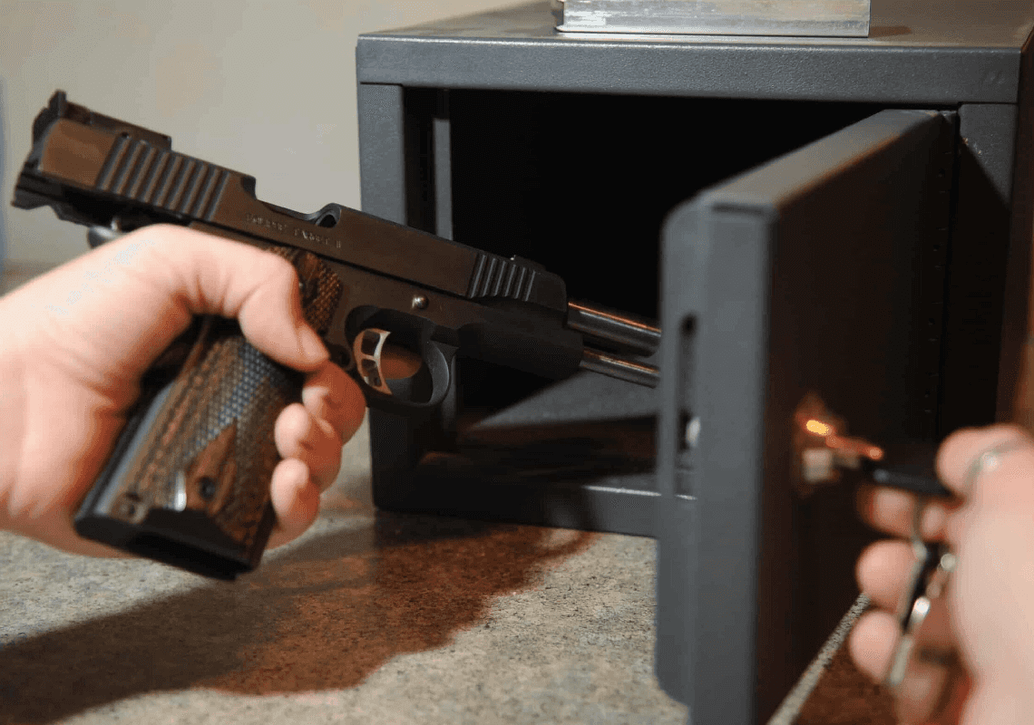 יש לכם כלי נשק בבית? זה מה שקמלה האריס חושבת על כך