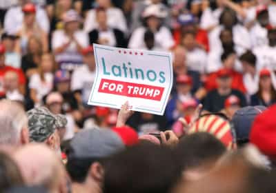 מספרים מפתיעים: זינוק בתמיכת הקהילה ההיספנית במדיניות הגירוש של טראמפ