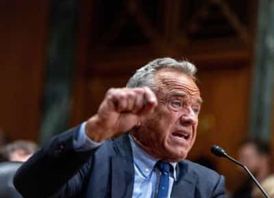 רוברט קנדי ג'וניור תחת אש צולבת בסנאט על הכאוס במרכז לבקרת מחלות ומדיניות החיסונים