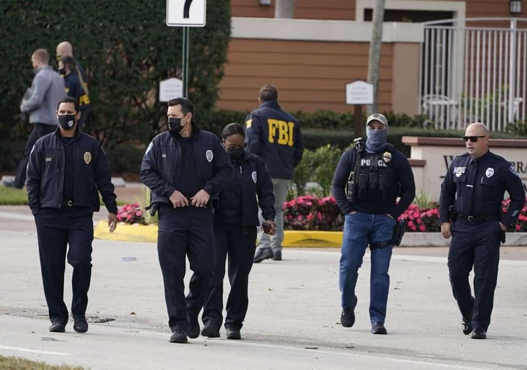 תקרית קטלנית בדרום פלורידה: 5 סוכני FBI נורו במהלך פשיטה על ביתו של חשוד בהפצת פורנוגרפיית ילדים