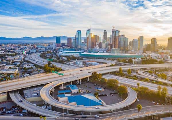 עיריית לוס אנג'לס מיישרת קו: עסקים יוכלו להיפתח בשישי, שבילי הליכה בשבת