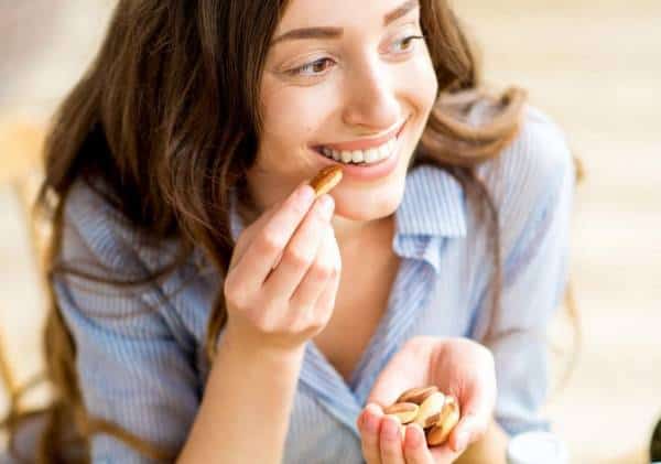 לא קשה לפיצוח: הקשר החיובי בין אכילת אגוזים לתפקוד המוח