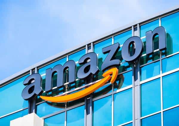 אמזון עקפה את התחזיות בוול סטריט, אך המנייה צונחת במסחר המאוחר