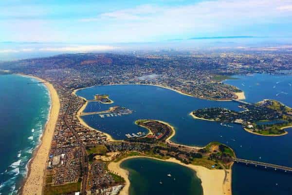 סוף שבוע קיצי על חוף עם פיצול אישיות בסן דייגו: אנחנו לא בטוחים שאתם מוכנים לזה