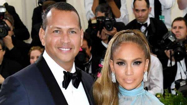 "אנחנו מאורסים": סופסוף, לאחר יותר משנתיים של זוגיות, אלכס רודריגז הציע לג'ניפר לופז נישואין 