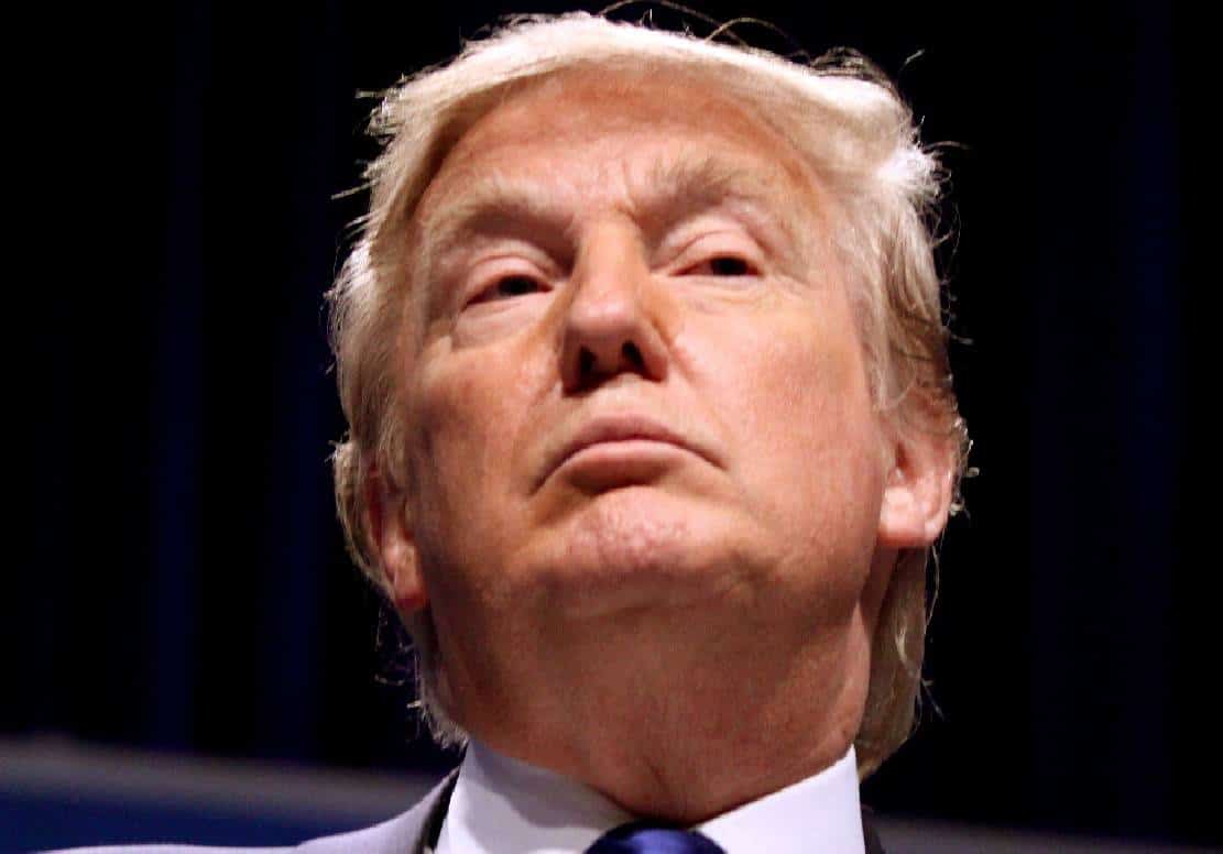 אלכס ג'ונס: "טראמפ יסגיר את עצמו מחר לרשויות החוק"