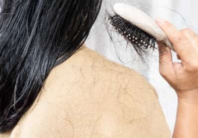 מסרקים את השיער על רטוב? יכול להיות שאתם גורמים לנזק בלתי הפיך