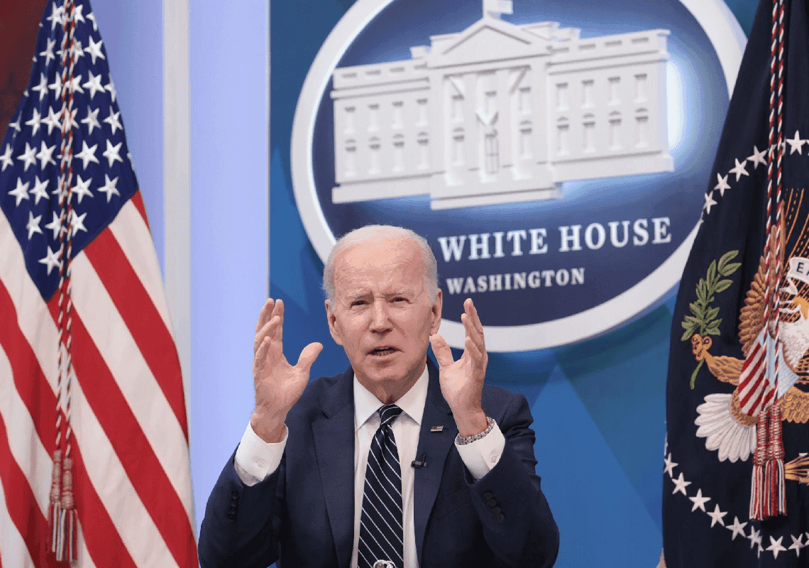 ביידן רצה להיות המבוגר האחראי - אבל 'העולם בוער' מאז שנכנס לתפקידו 