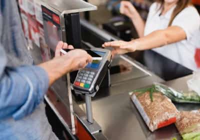 מלחמה ביוקר המחיה: קליפורניה תבדוק חשד להעלאות מחירים בניגוד לחוק