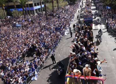 לוס אנג'לס נערכת: מצעד האליפות של הדודג'רס יחסום את מרכז העיר