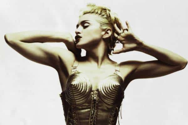 באופנה גם אחרי 100 שנה: נפלאות הצילום מוצגות כעת בלוס אנג'לס כשיא תרבותי, חברתי ופוליטי