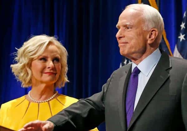 אלמנת המועמד הרפובליקני לשעבר הודיעה על תמיכתה בביידן: טראמפ תוקף - "הוא היה הפודל שלו"