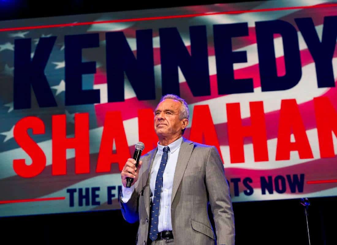 רוברט פ. קנדי הסיר את מועמדותו לתפקיד הנשיא והצהיר כי הוא תומך בטראמפ לתפקיד