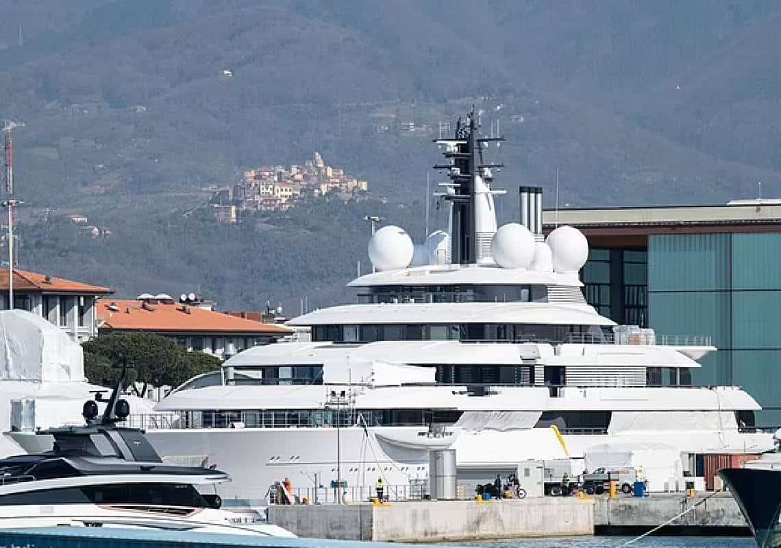 איטליה מנסה להשתלט על המגה-יאכטה המסתורית של פוטין בטוסקנה: "שווה 900 מיליון דולרים"