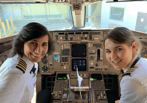 הטובות לטיס: נוסעי טיסת דלתא מלוס אנג'לס לאטלנטה גילו שבתא הטייס נמצאות אם ובתה