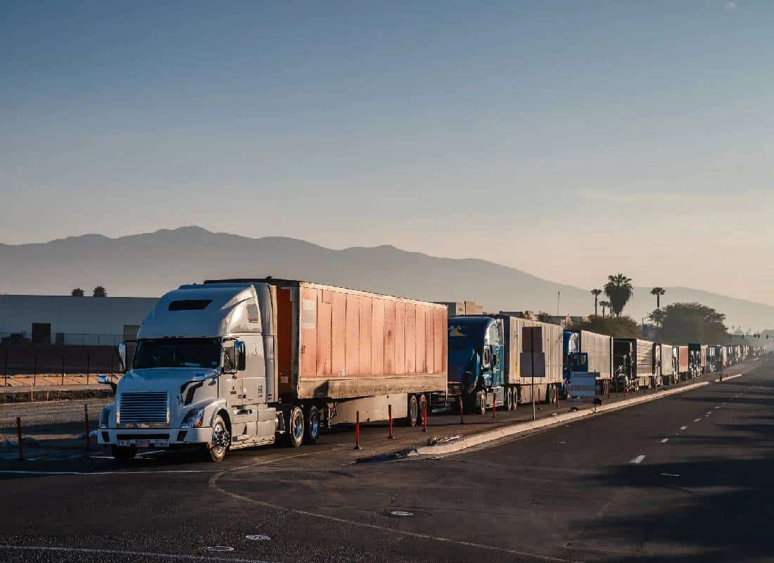 הנשיא חזר בו: מוצרים רבים ממקסיקו וקנדה יוכרזו כפטורים ממכסים