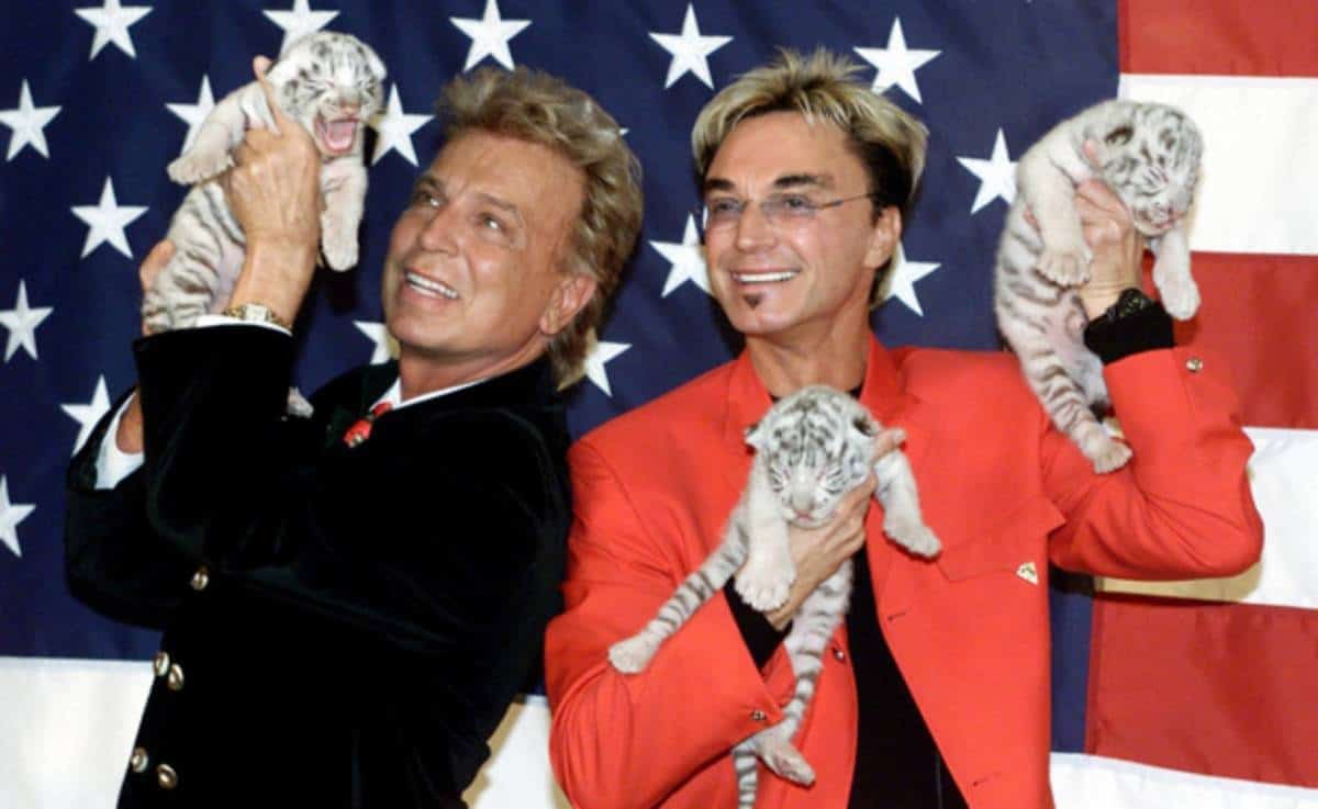 חצי שנה לאחר מות שותפו לצמד "זיגפריד ורוי" שבמשך עשרות שנים כבש את לאס וגאס: הקוסם זיגפריד פישבאכר הלך לעולמו 