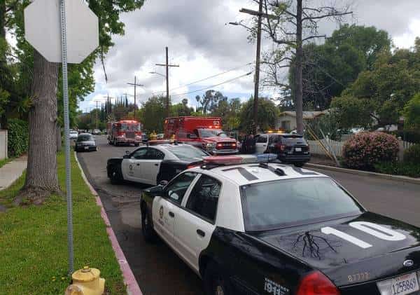 באמצע היום בלב ואלי לוס אנג'לס: שוטרים זינקו על פורץ בתים סדרתי בטרזנה