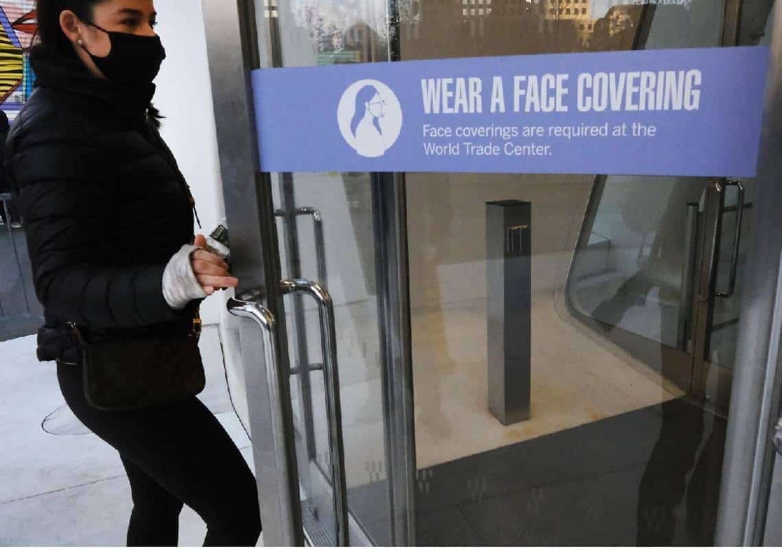 שעות בודדות לאחר שבוטלה: בית המשפט בניו יורק החזיר את חובת המסכות בחללים סגורים
