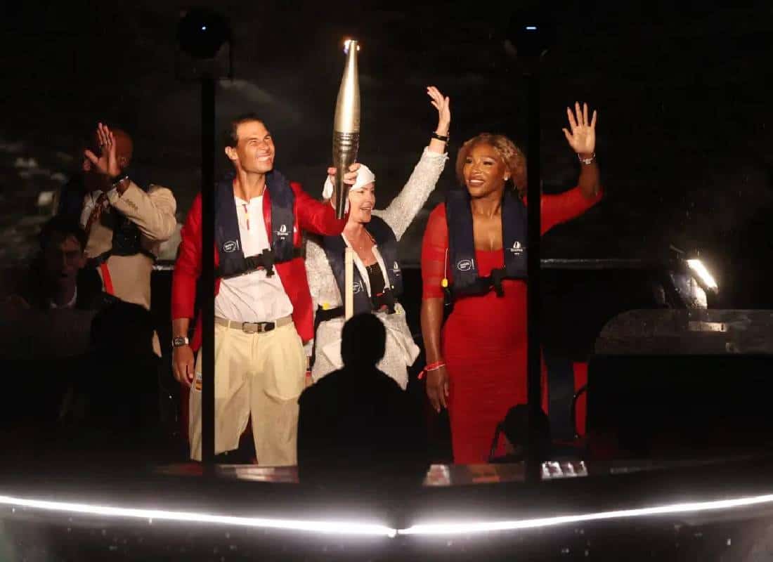 סרינה ווילאמס סורבה להיכנס למסעדה בפריז