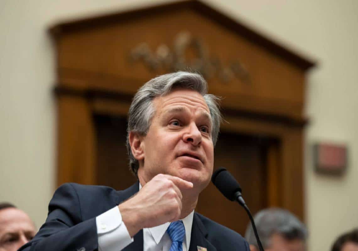 ראש ה-FBI: "עסקים אמריקאים חייבים לשתף איתנו פעולה כנגד סין"