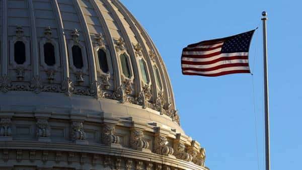 המחלוקת הדמוקרטית-רפובליקנית עלולה לפגוע במאמץ לבלום עליה במחירי ביטוחי הבריאות