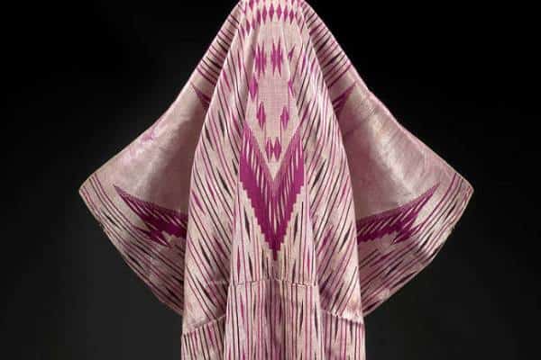 אם בגדים יכלו לדבר: האוסף הזה, שהובא מירושלים לתערוכה בסן פרנסיסקו, יספר לכם סיפורים מרתקים 