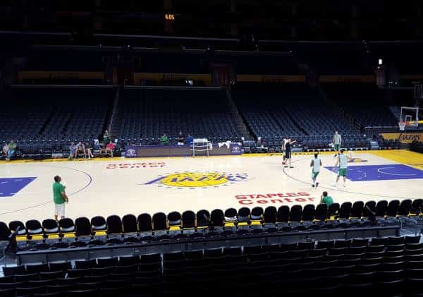 "שייק שאק" לא לבד: גם הלייקרס קיבלו מיליוני דולרים במסגרת חקיקת החירום