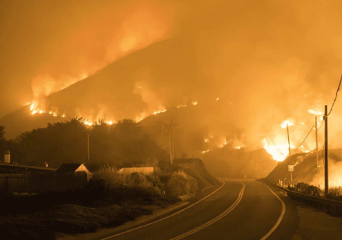 רוחות חזקות בקליפורניה: שיבושים כבדים בקווי החשמל ושריפות רבות