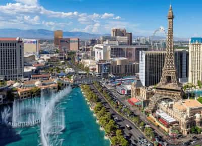 בתי הקזינו ריקים - לאס וגאס בצניחה: התיירות קורסת ואלפי עובדים מפוטרים