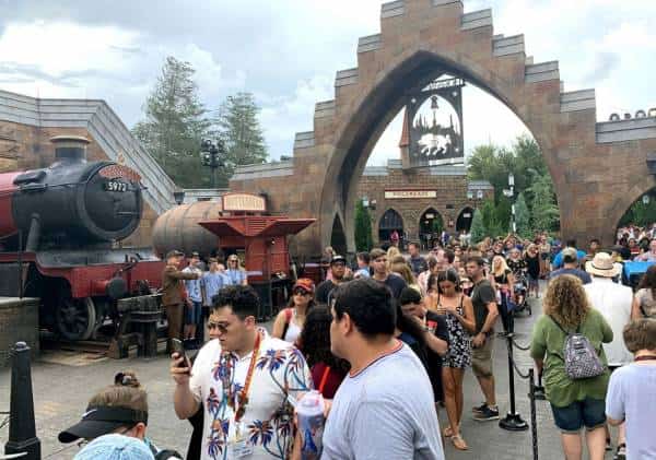 תורים ותקלות בפתיחת רכבת ההרים של "הארי פוטר"