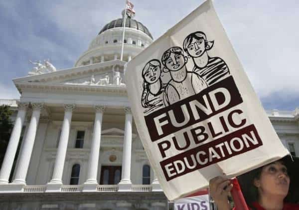 עוד מסים בקליפורניה? שתי יוזמות חוק להעלאת מסים למען בתי הספר