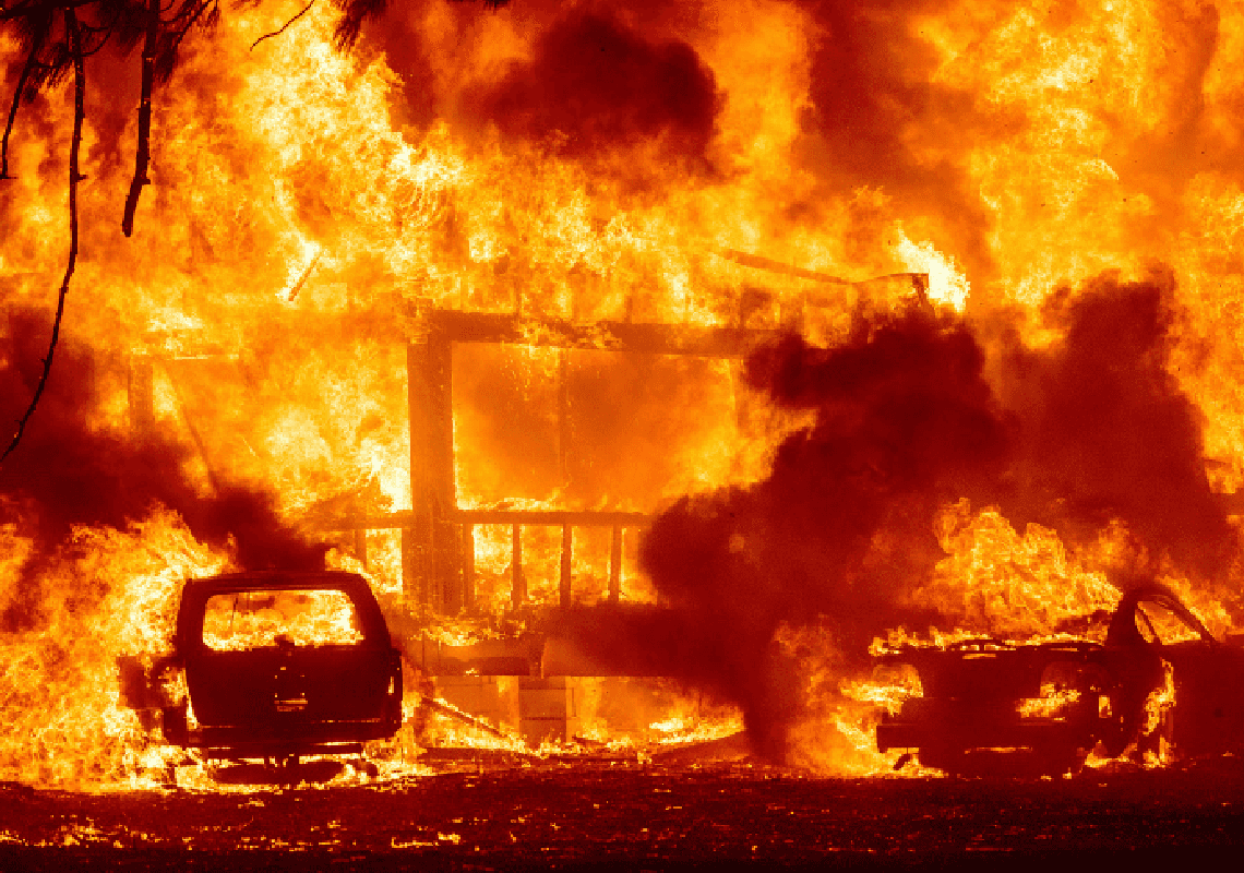 "סכנה מיידית, תעזבו עכשיו!": השריפה הגדולה ביותר בקליפורניה זורעת הרס