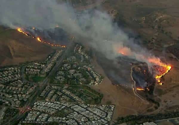 האש מתפשטת: שריפה נוספת פרצה בדרום קליפורניה