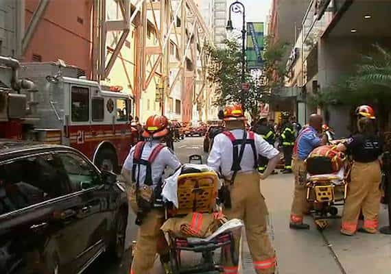 שריפה פרצה בבית מלון בניו יורק, מאות פונו