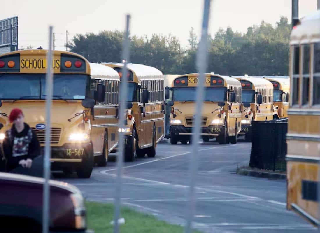 שינה לנוער או סיוט לוגיסטי? מחוקקי פלורידה מבטלים חוק שעות הלימוד המאוחרות לפני שנכנס לתוקף