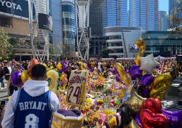 החלה ההיערכות להלווית הענק: גופותיהם של קובי וג'יאנה בראיינט הועברו לחזקת המשפחה