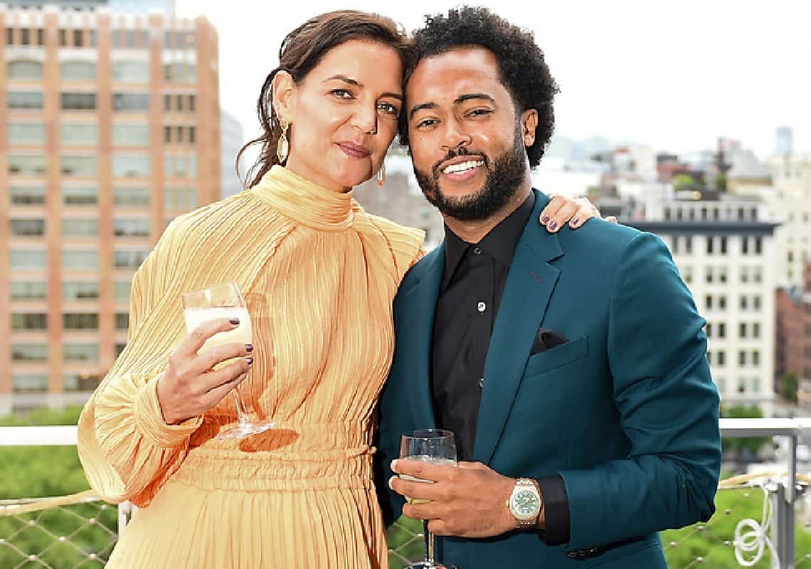 אהבה באוויר: קייטי הולמס משיקה את הזוגיות החדשה