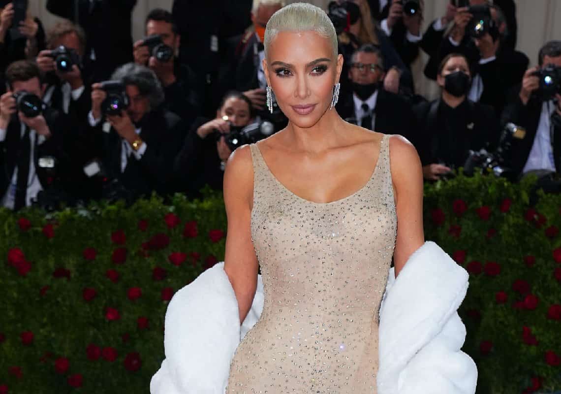 מקורב לקים קרדשיאן חושף: ״היא מרגישה נורא בעקבות המעשים של קניה״