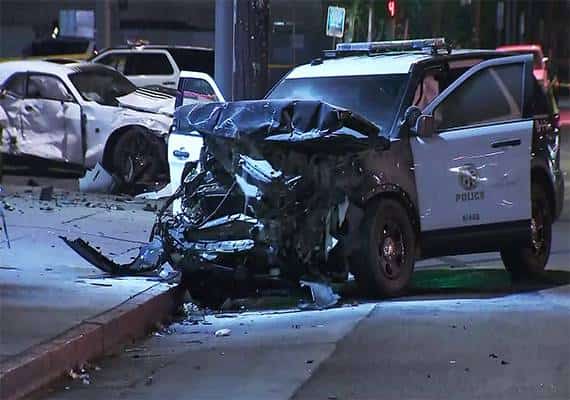 לוס אנג'לס: מרדף משטרתי הסתיים בפציעתם של 2 שוטרים