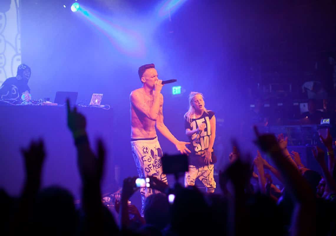 בנם המאומץ של הצמד המוזיקלי ״די אנטוורד״ חושף התעללות מינית מצד הוריו