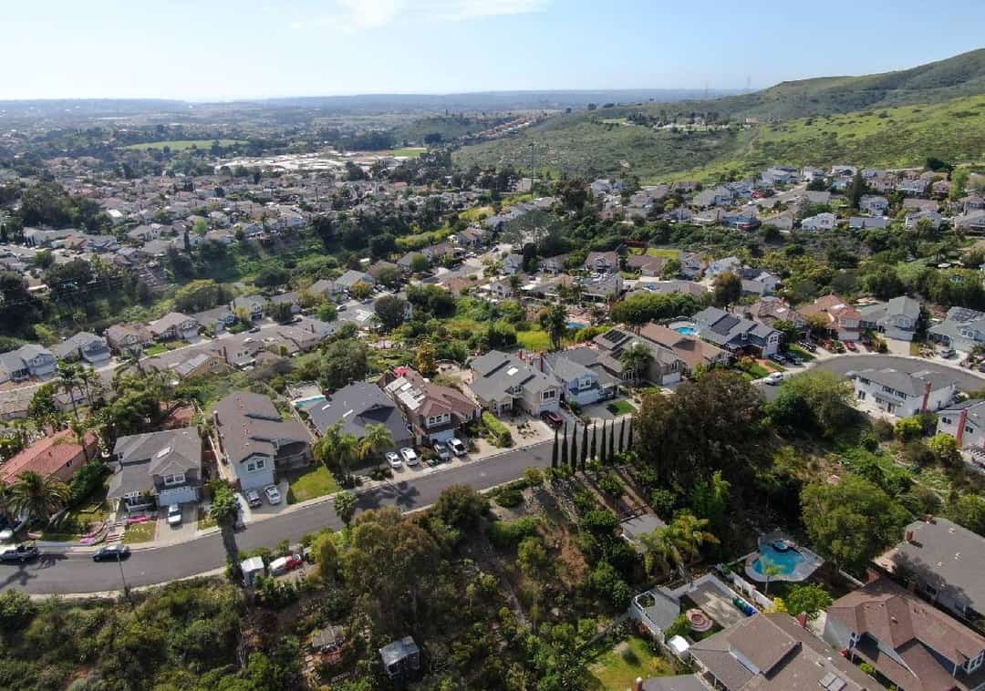 בתי דירות לצד וילות יוקרתיות? קליפורניה אישרה הצעת חוק שנויה במחלוקת