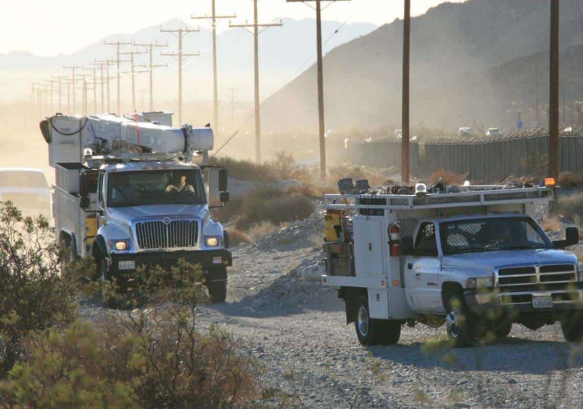 דרום קליפורניה: עשרות אלפי בתים עדיין מנותקים מהחשמל