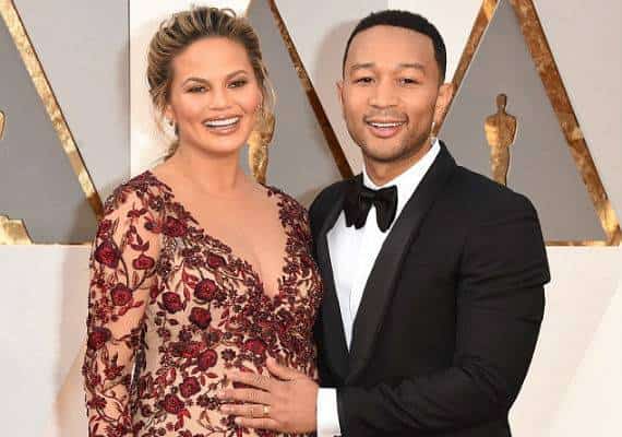  מלא אהבה: כריסי טייגן וג'ון לג'נד הפכו להורים בפעם השניה, עם הולדת בנם החדש, אח לבתם לונה